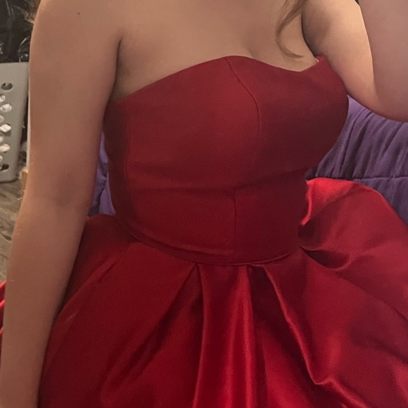 Size 8-10 Betsy and Adam Gorgeous Red Ball Gown - Picture 5 of 6